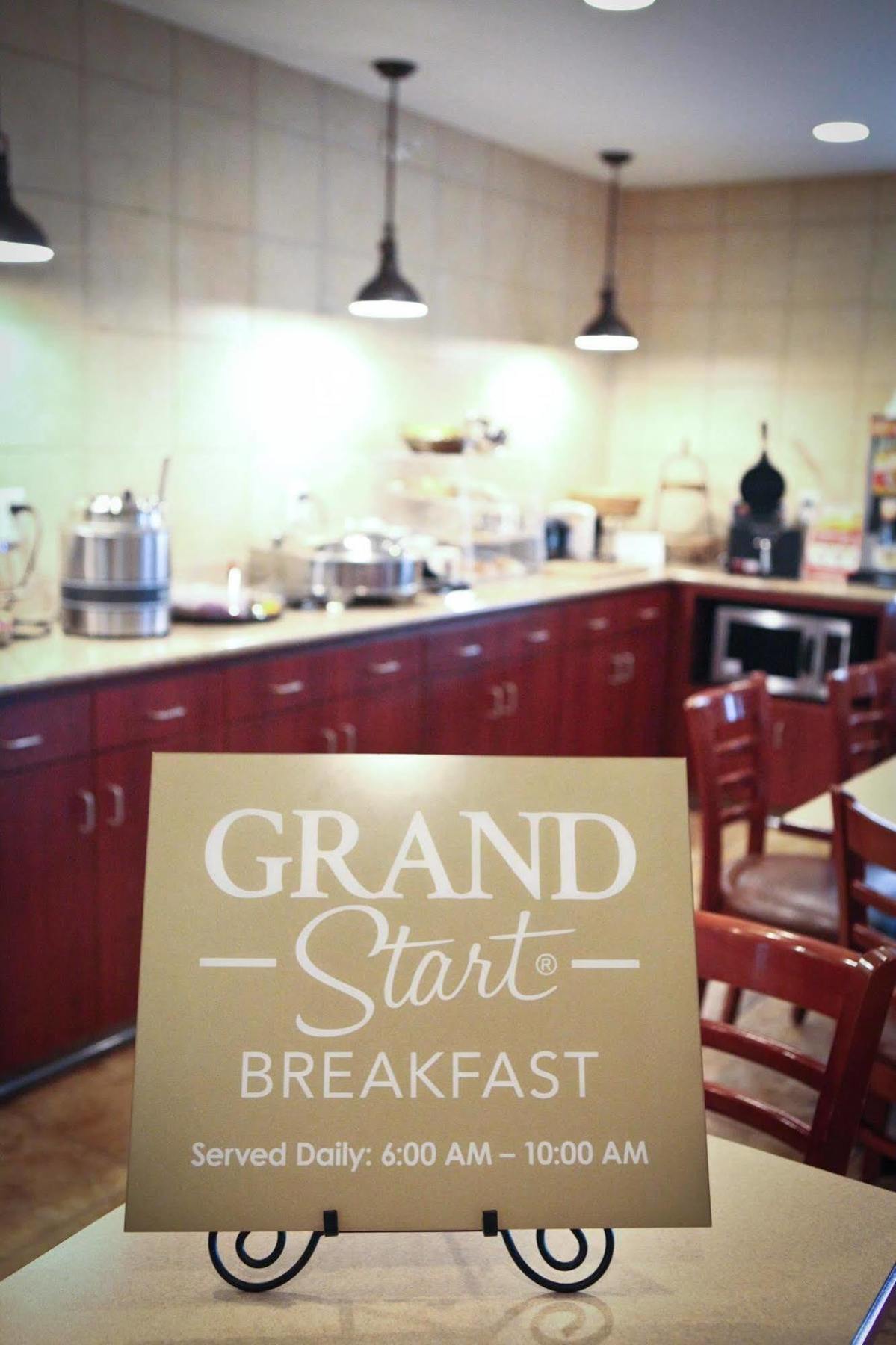 Grandstay Hotel & Suites Perham Exteriör bild